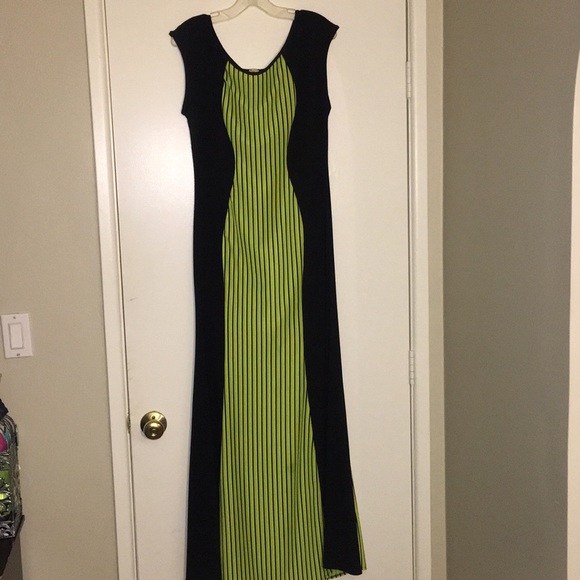 Dresses & Skirts - Maxi Dress